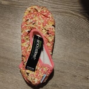 Snoozies! Women's Pink Floral Slippers